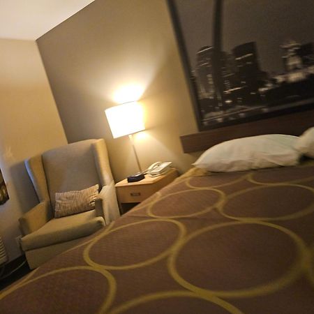 Super 8 By Wyndham Ava Motel Kültér fotó