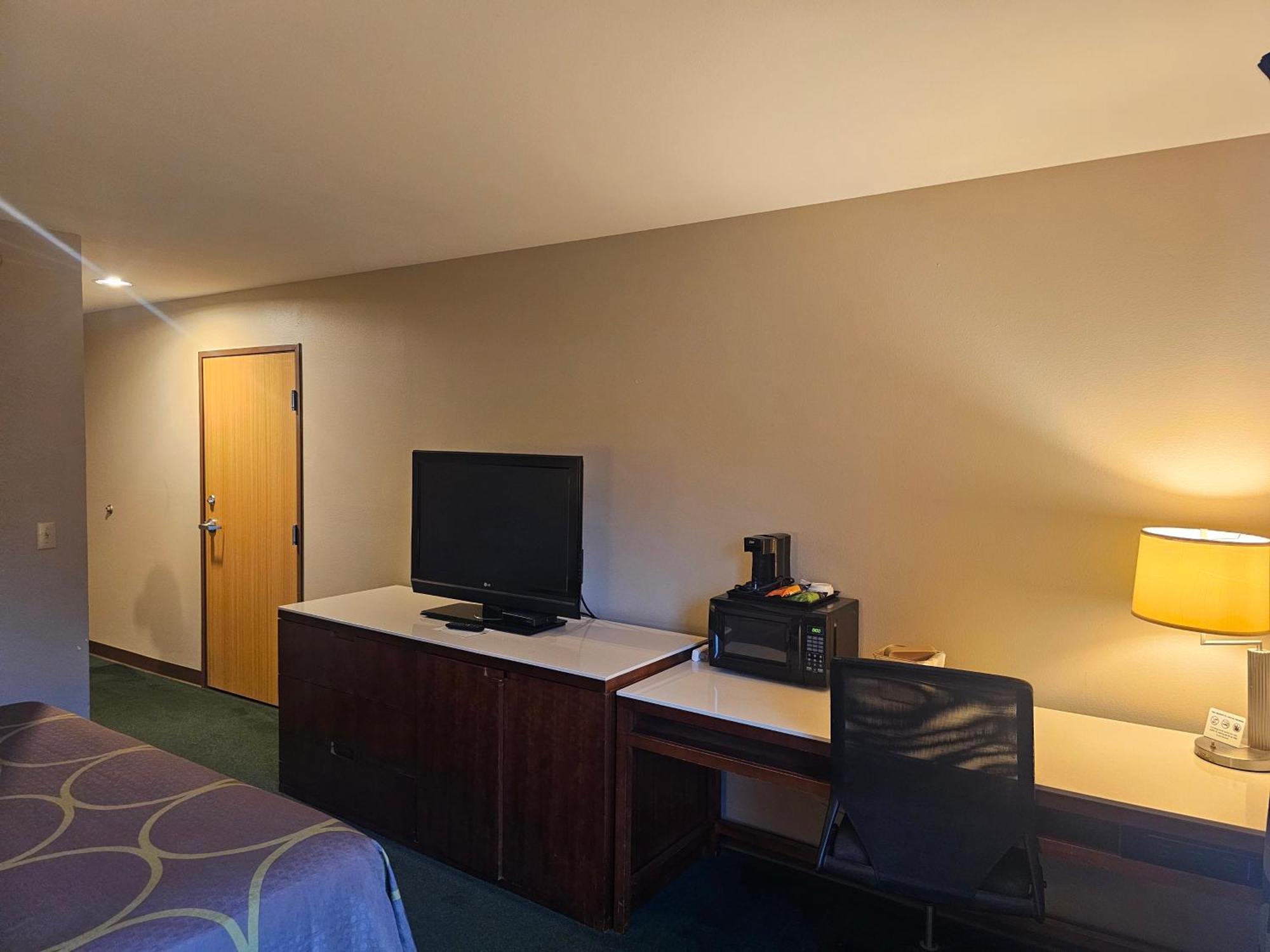 Super 8 By Wyndham Ava Motel Kültér fotó